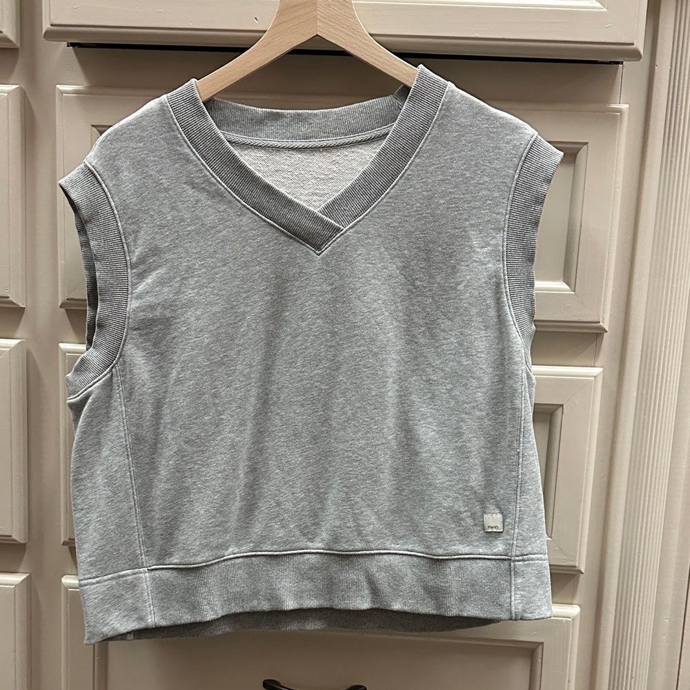 Vuori Gray V-Neck Sleeveless Sweatshirt